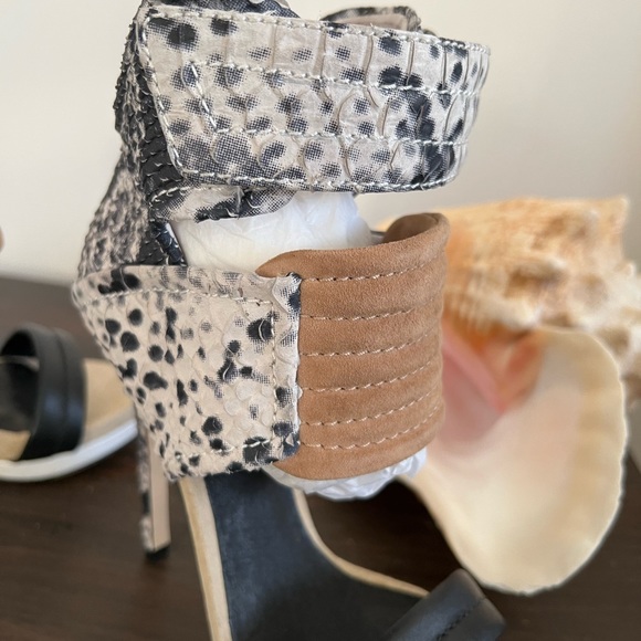 Mia Limited Edition genuine leather heels sandals - Picture 7 of 12